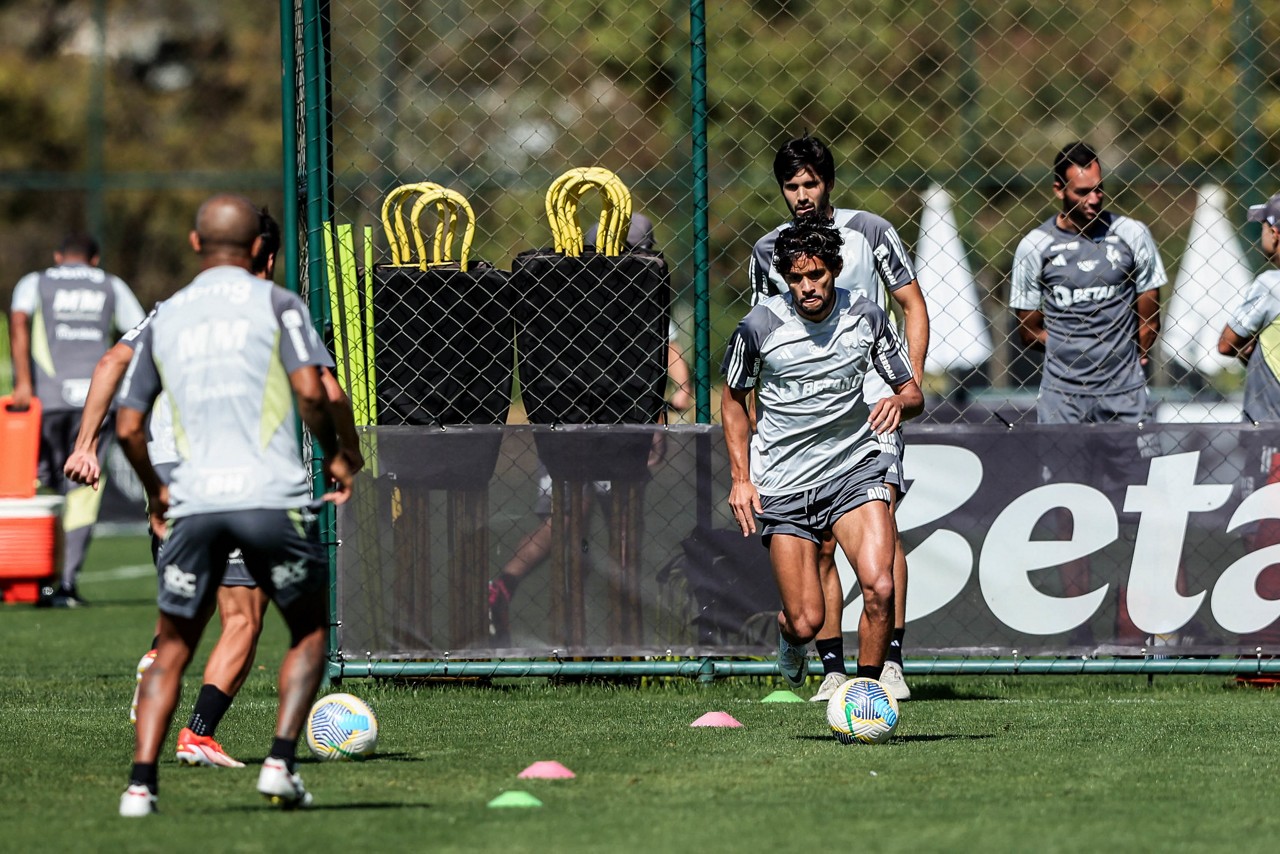 Gustavo Scarpa durante treino do Atlético nesta quinta (25 de julho) na Cidade do Galo