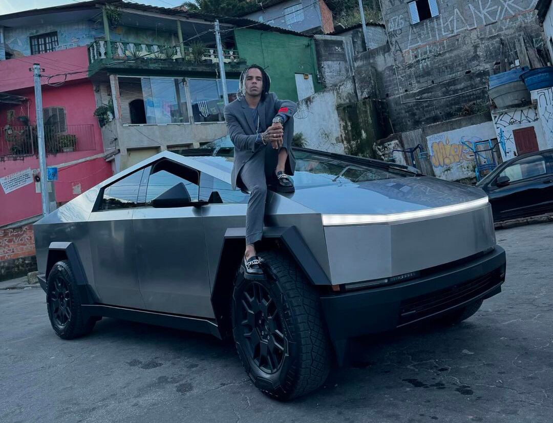 Danielzinho Grau é dono da primeira Tesla Cybertruck no Brasil