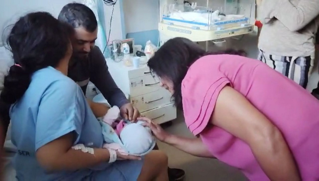 Bebê sequestrada é devolvida aos pais