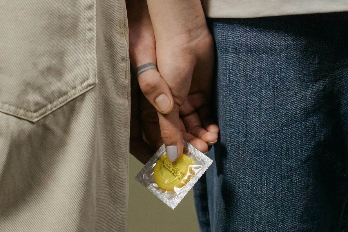 PrEP não substitui uso da camisinha, que protege contra outras ISTs, além do HIV