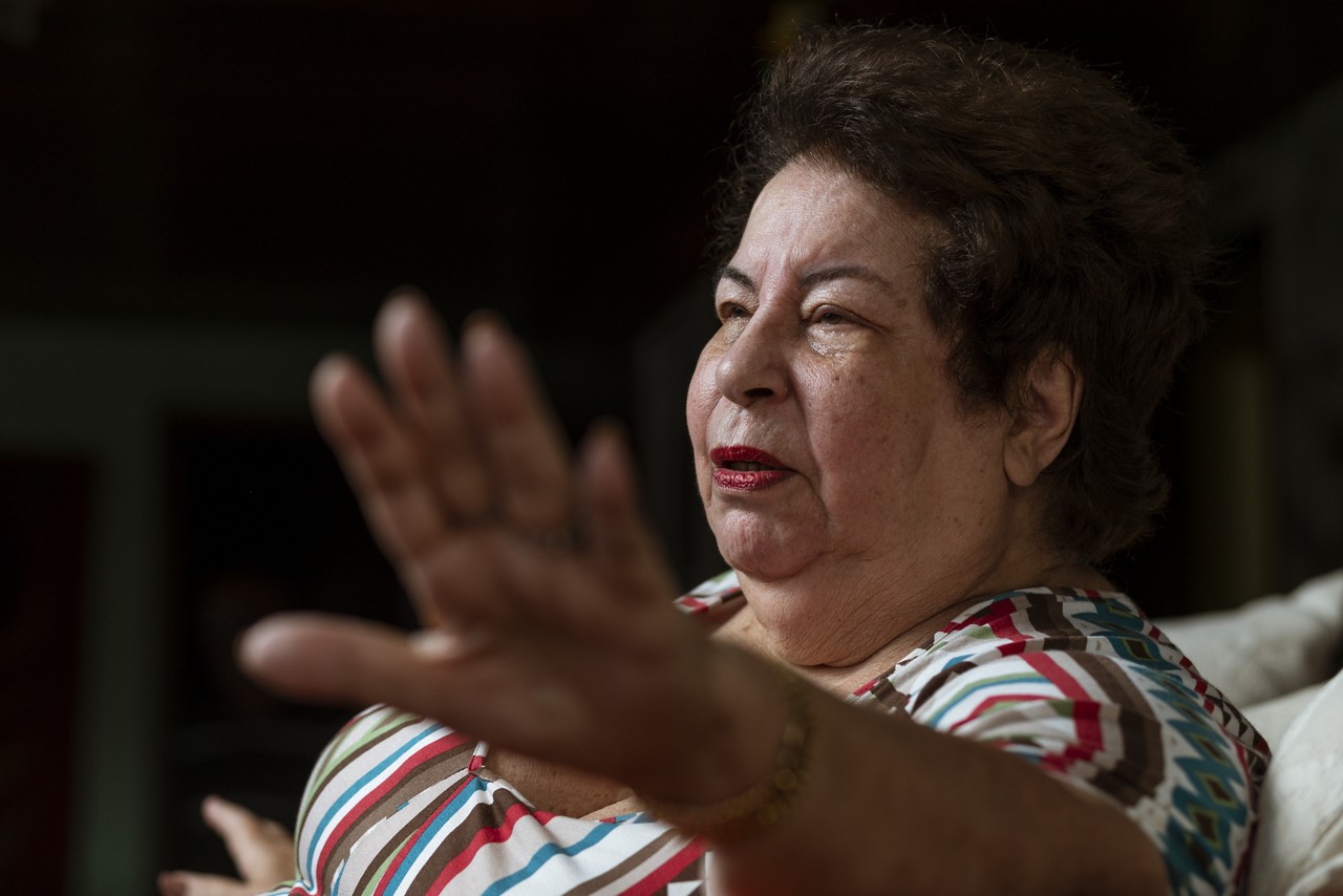 Nana Caymmi em seu apartamento no Leblon