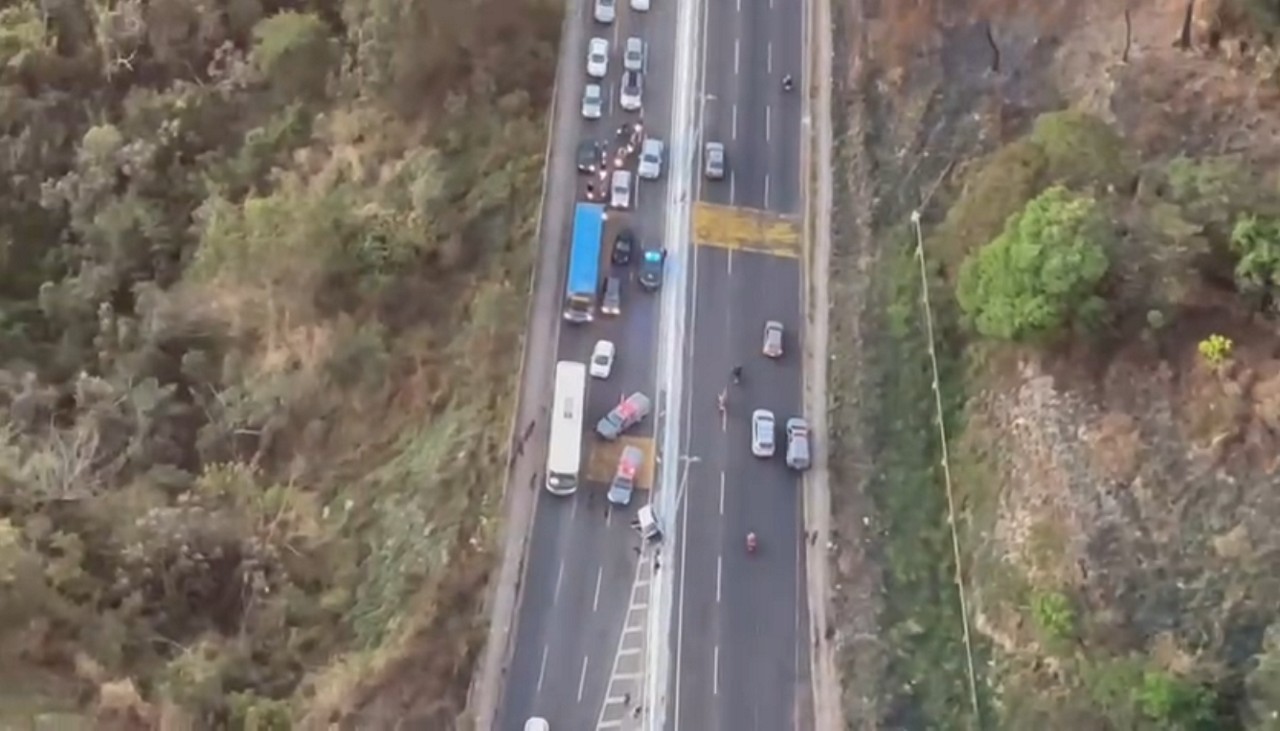 'Guimê' perdeu o controle do veículo e subiu no canteiro do Anel Rodoviário 