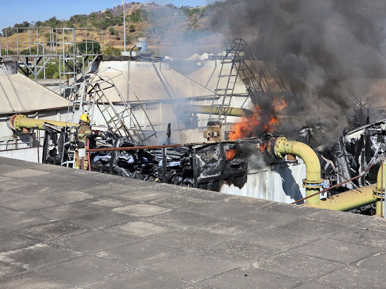 Ocorreu um curto-circuito em uma das torres da central de ar-condicionado