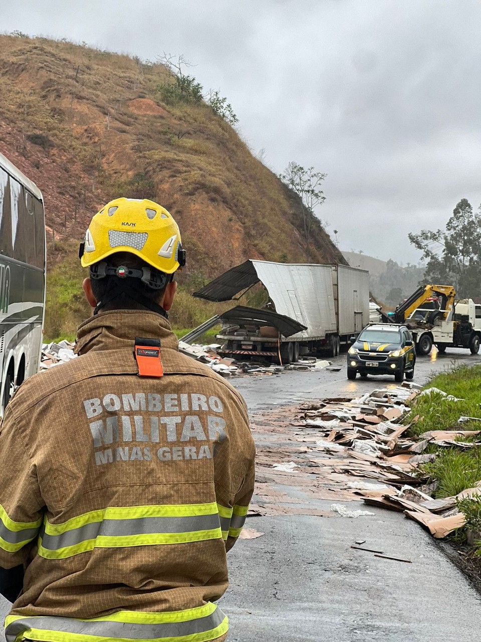 Outros passageiros foram conduzidos pelo Serviço Atendimento Móvel de Urgência (SAMU) para atendimento médico