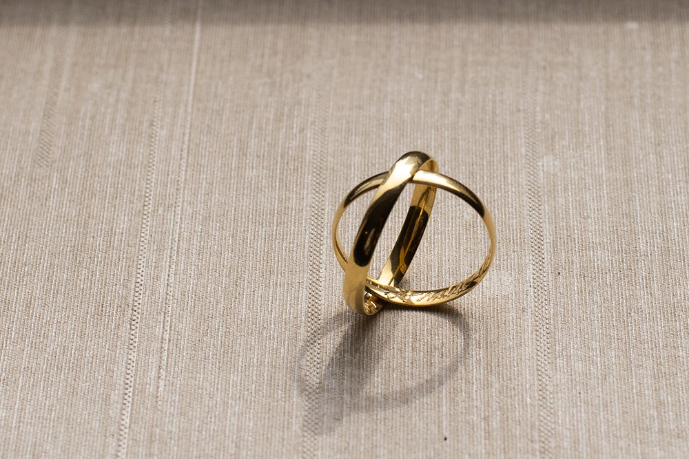 Após ter se separado, mulher de 37 anos casou-se com o sogro, avô do filho dela, de quase 80