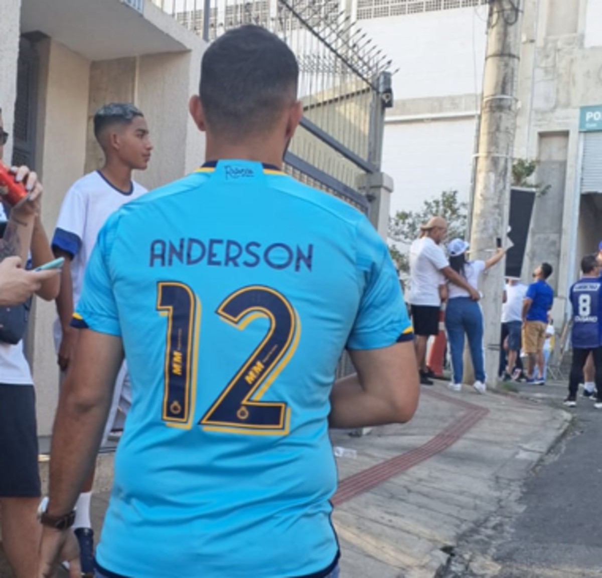 O motorista e ex-goleiro Anderson Duarte Costa, de 24 anos, celebrou o primeiro jogo oficial de Cássio na meta cruzeirense