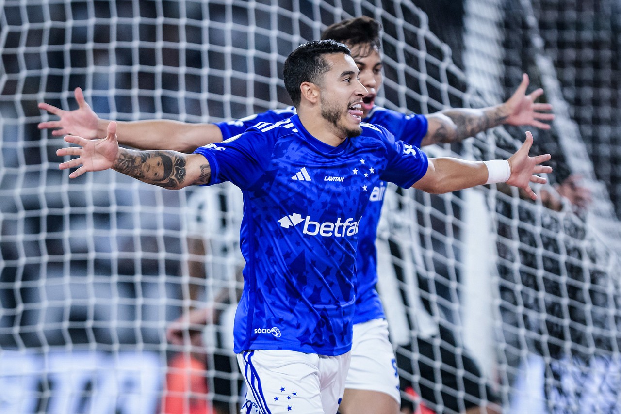 O lateral William marcou um dos gols da vitória do Cruzeiro contra o Botafogo