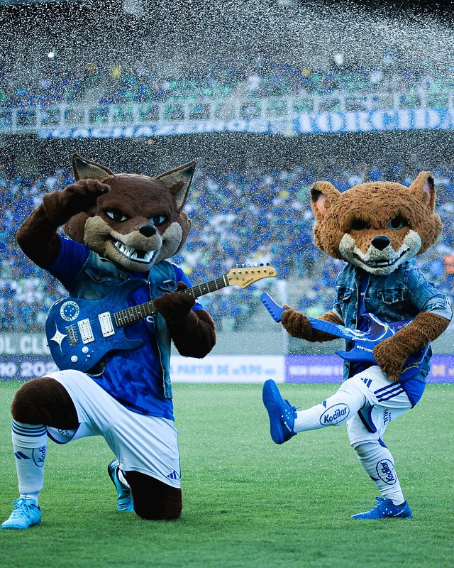 No Dia do Rock, Raposão agitou torcida no intervalo do duelo contra Bragantino 
