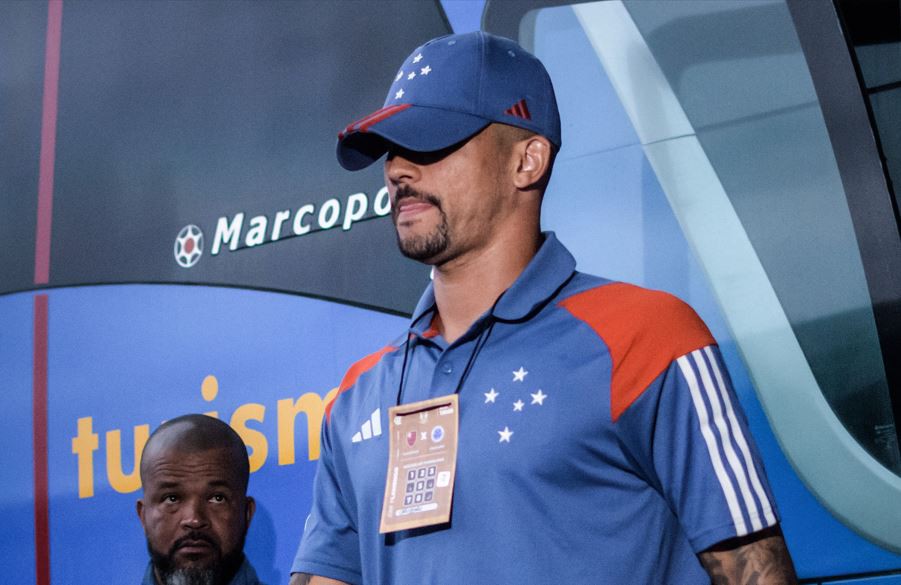 Zé Ivaldo é o jogador do Cruzeiro com mais cartões amarelos na Série A