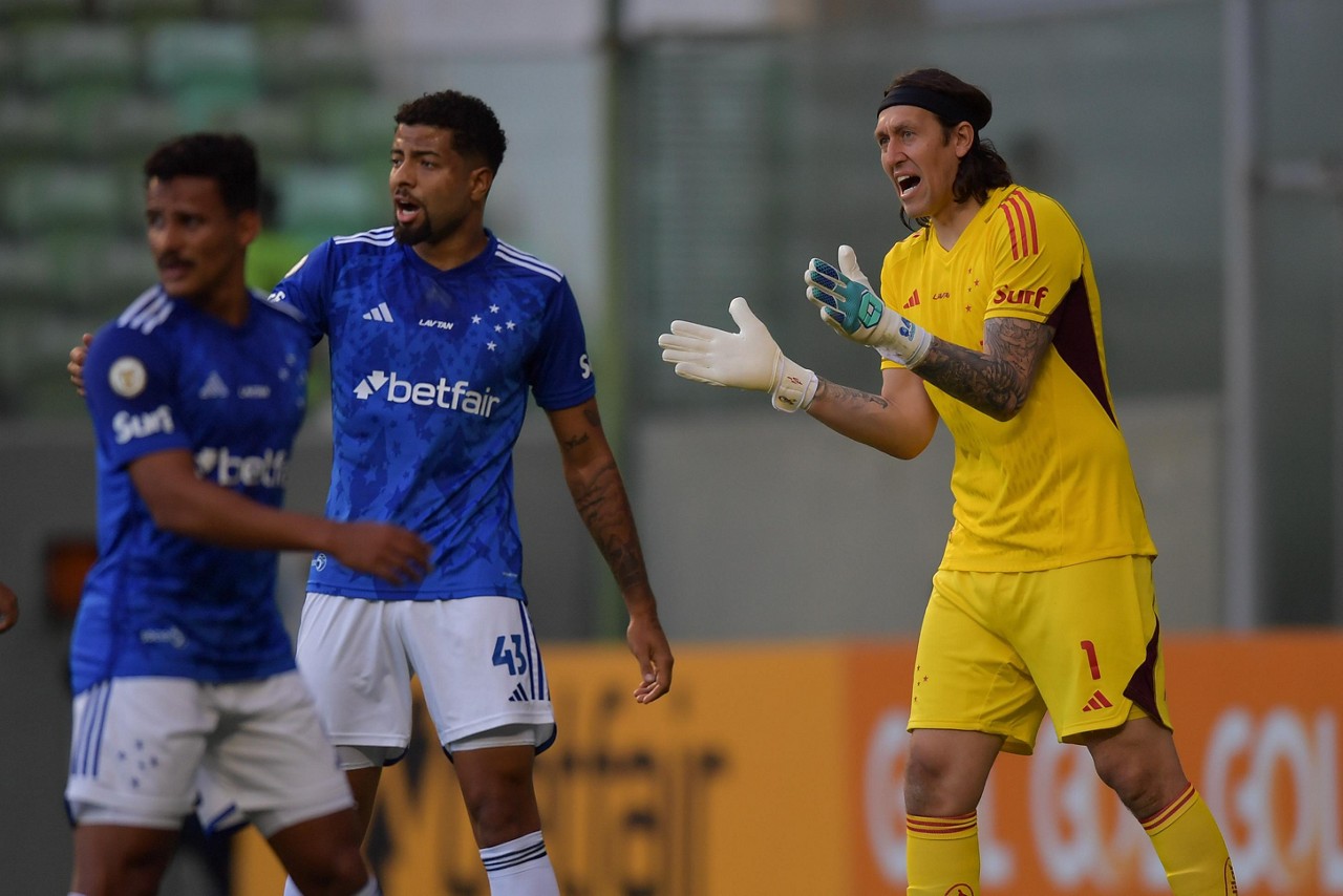 O goleiro Cássio teve uma estreia com o pé direito e ajudou a garantir mais 3 pontos para o Cruzeiro