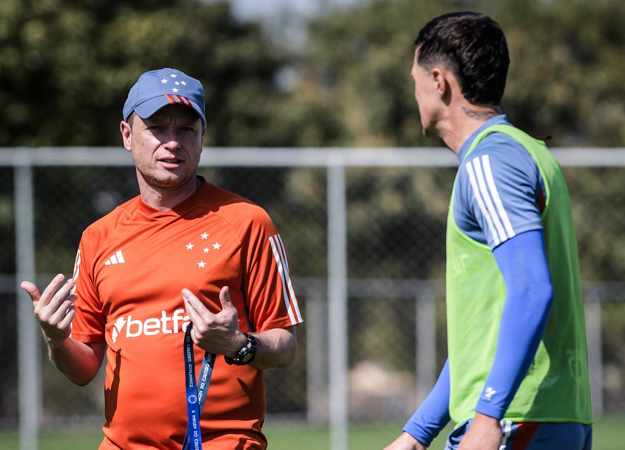 A lista do técnico Fernando Seabra teve apenas a baixa do goleiro Léo Aragão, em relação aos atletas disponíveis para a partida da última rodada