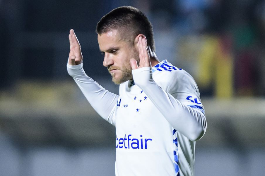 Ramiro em ação pelo Cruzeiro