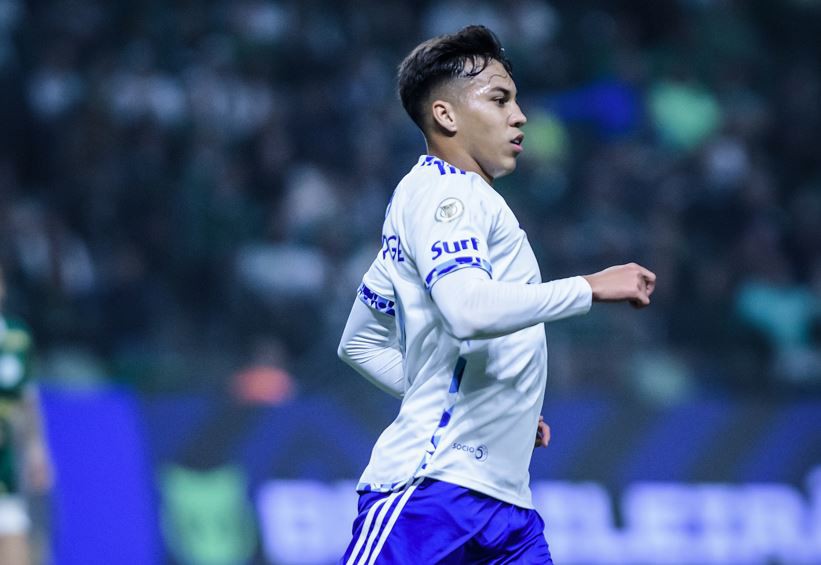 Atacante assinou contrato até junho de 2029