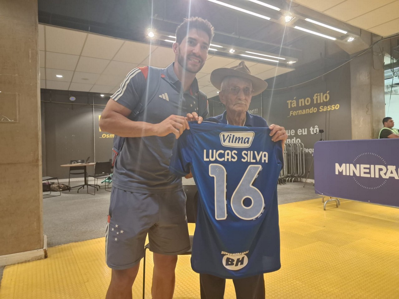 Seu José Francisco dos Santos conheceu Lucas Silva após a vitória celeste diante do Corinthians