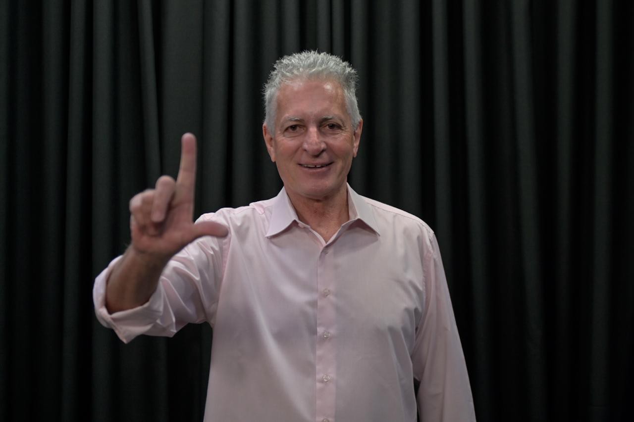 Rogério se apresentava como "o candidato do Lula" em suas propagandas eleitorais