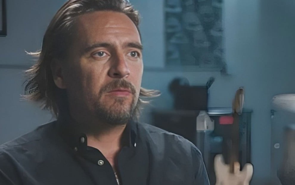 Adrián Olivares durante entrevista para o documentário sobre o Menudo da HBO Max 