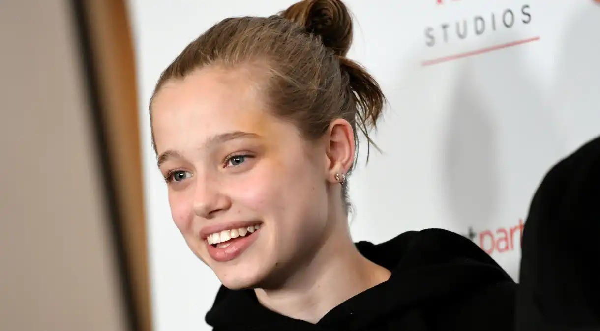 Shiloh Jolie decidiu remover oficialmente o sobrenome de seu pai, Brad Pitt