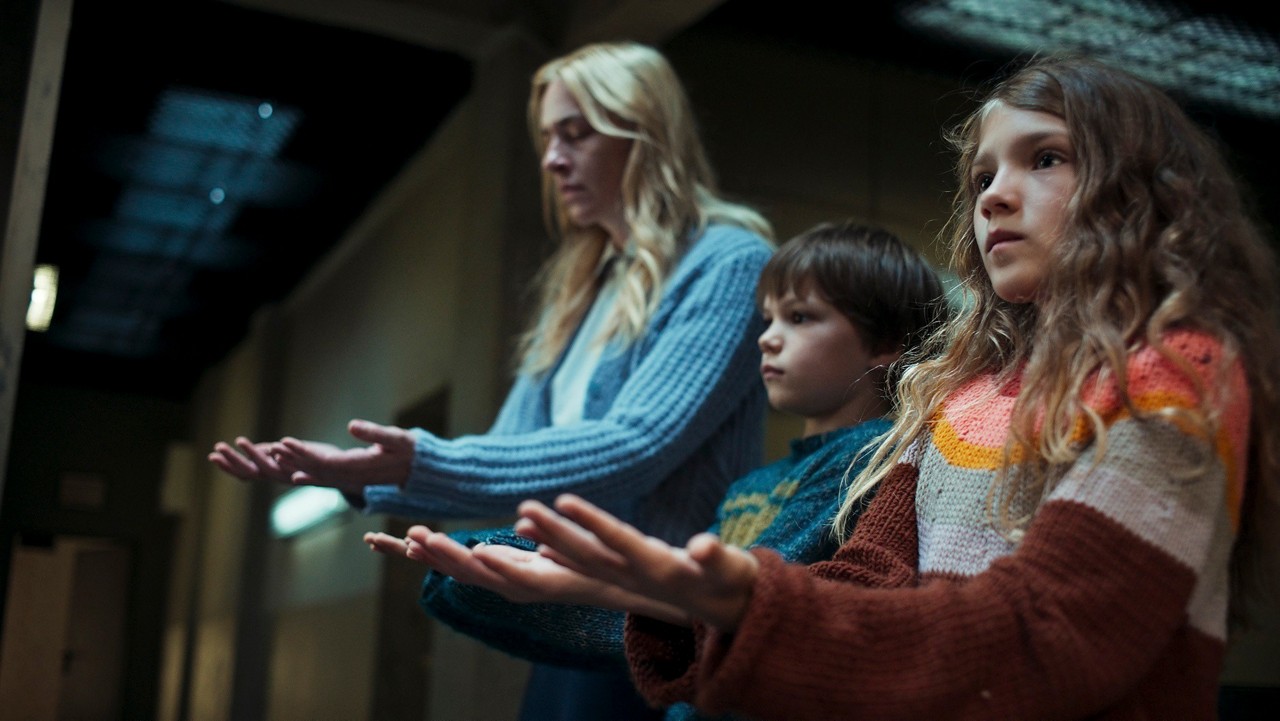 Cheio de reviravoltas, esse suspense da Netflix vai te deixar vidrado