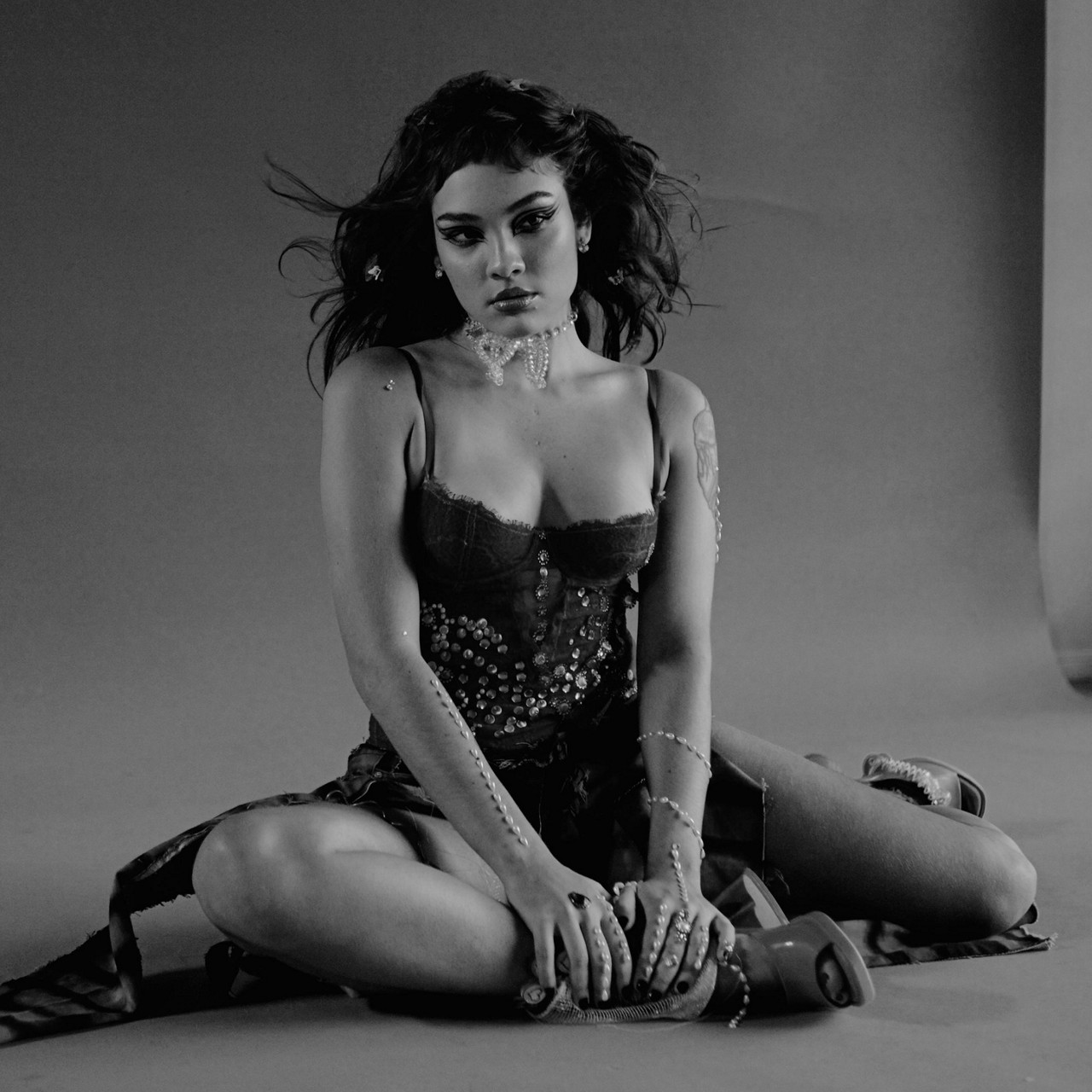 Jade Baraldo na capa de 'Me Maltrata'