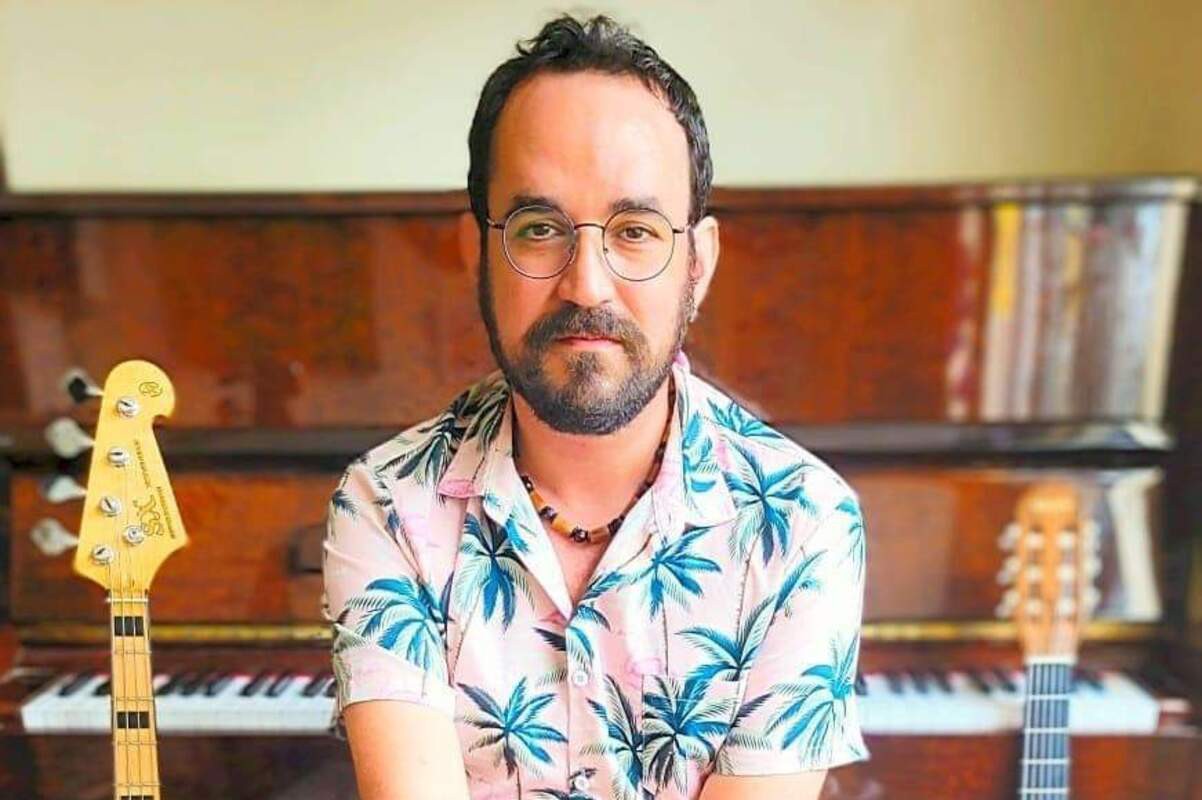 O artista mineiro Tiago Araújo