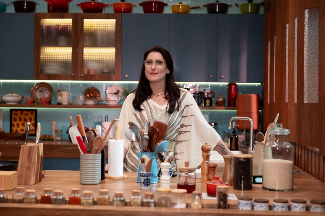 Paola Carosella grava a terceira temporada de 'Alma de Cozinheira' no GNT   
