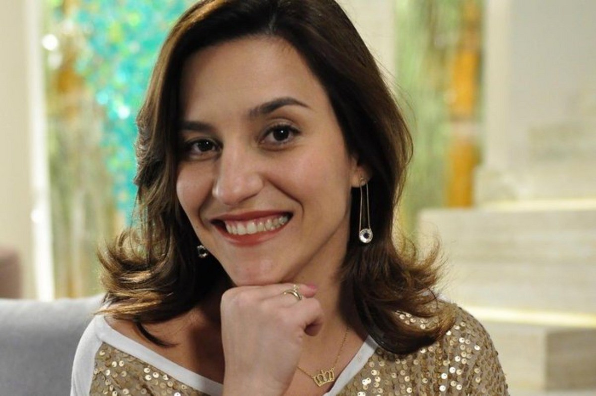A atriz Simone Gutierrez está residindo atualmente em Orlando, nos Estados Unidos