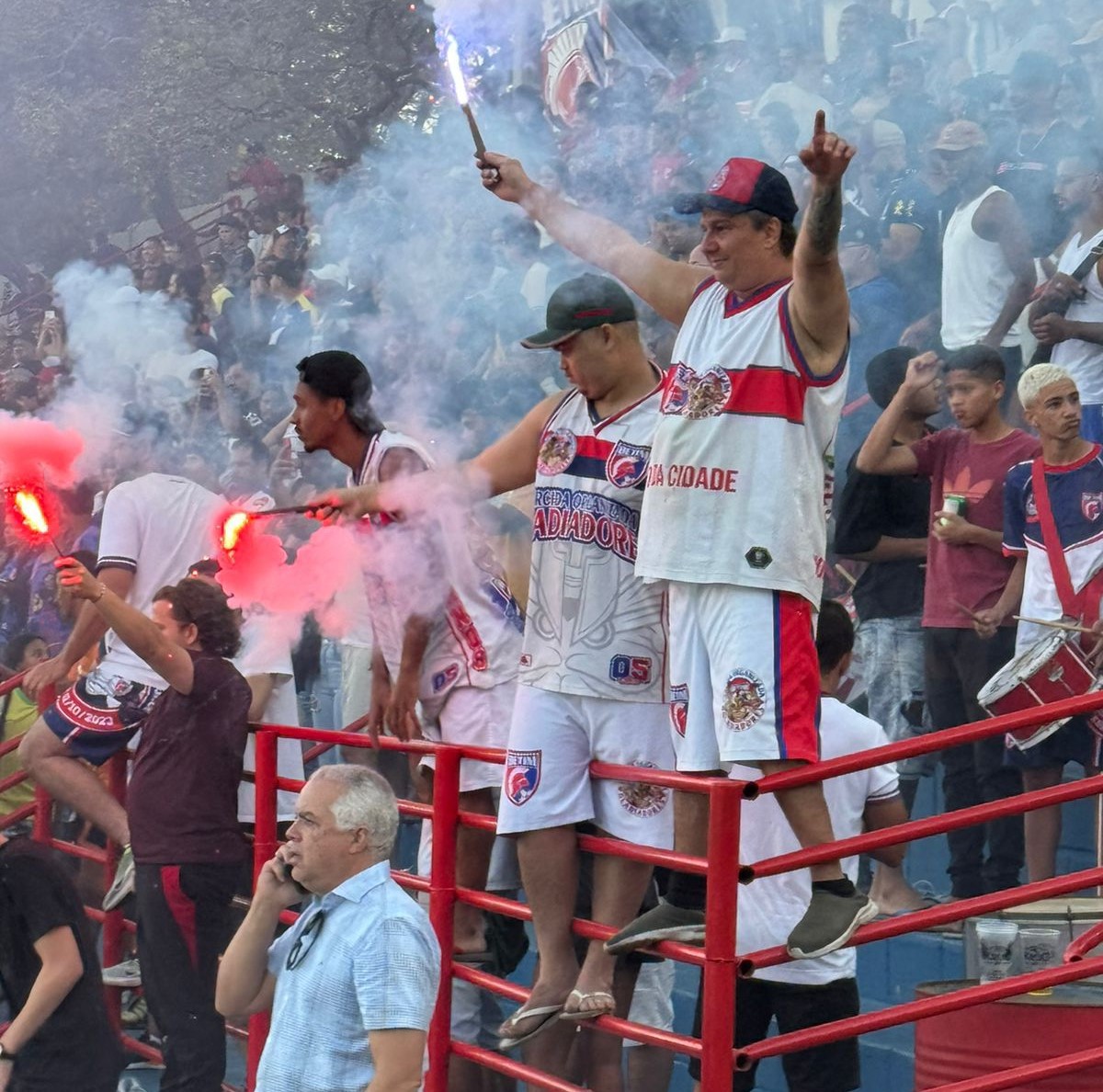 Torcedores acompanharam a  classificação do Betim na Arena Vera Cruz