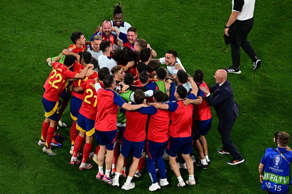 Espanha virou o jogo e se garantiu na decisão