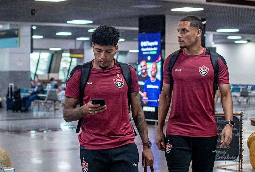 Filipe Machado e Neris durante viagem de Salvador para São Paulo