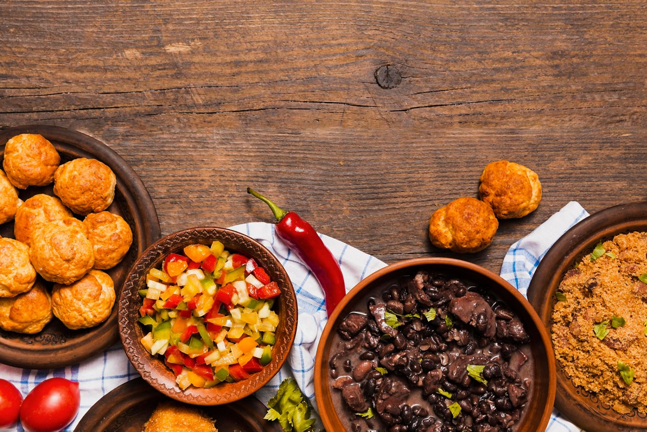 A feijoada é um dos maiores símbolos da culinária brasileira