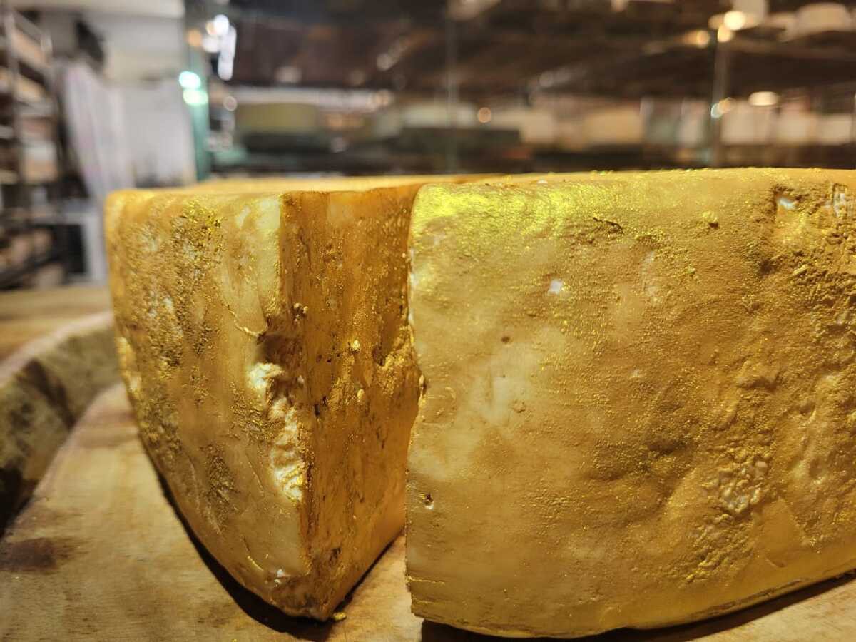 Queijaria mineira lança queijo com ouro 24 quilates na composição