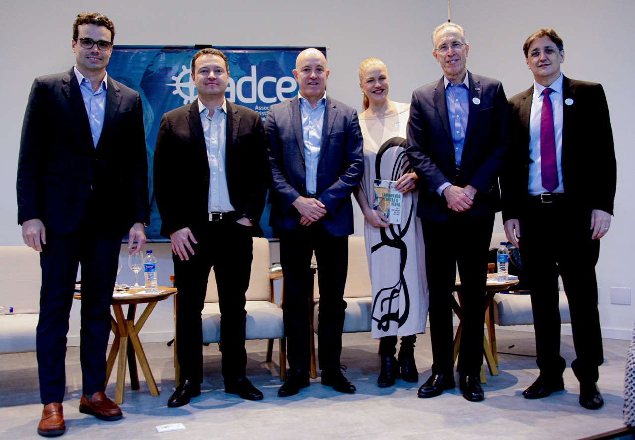 No seminário Diálogos ADCE, José Henrique Dias Salvador,  Rafael Menin,  Antonio Batista da Silva Junior, Maria Flávia Cardoso Máximo, Sérgio Cavalieri, e Alexandre Figueiredo. 