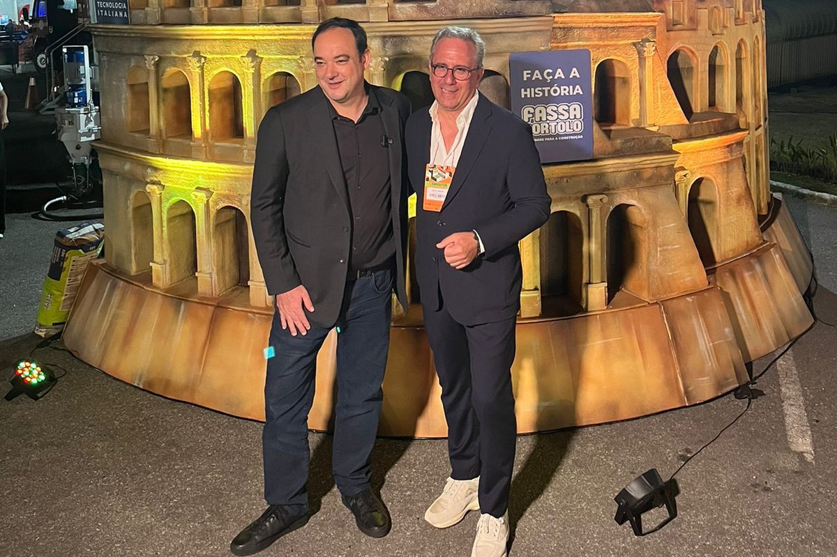 O presidente da FIEMG, Flávio Roscoe, e o diretor financeiro e de relações institucionais da Fassa Bortolo, Ivan Aliberti