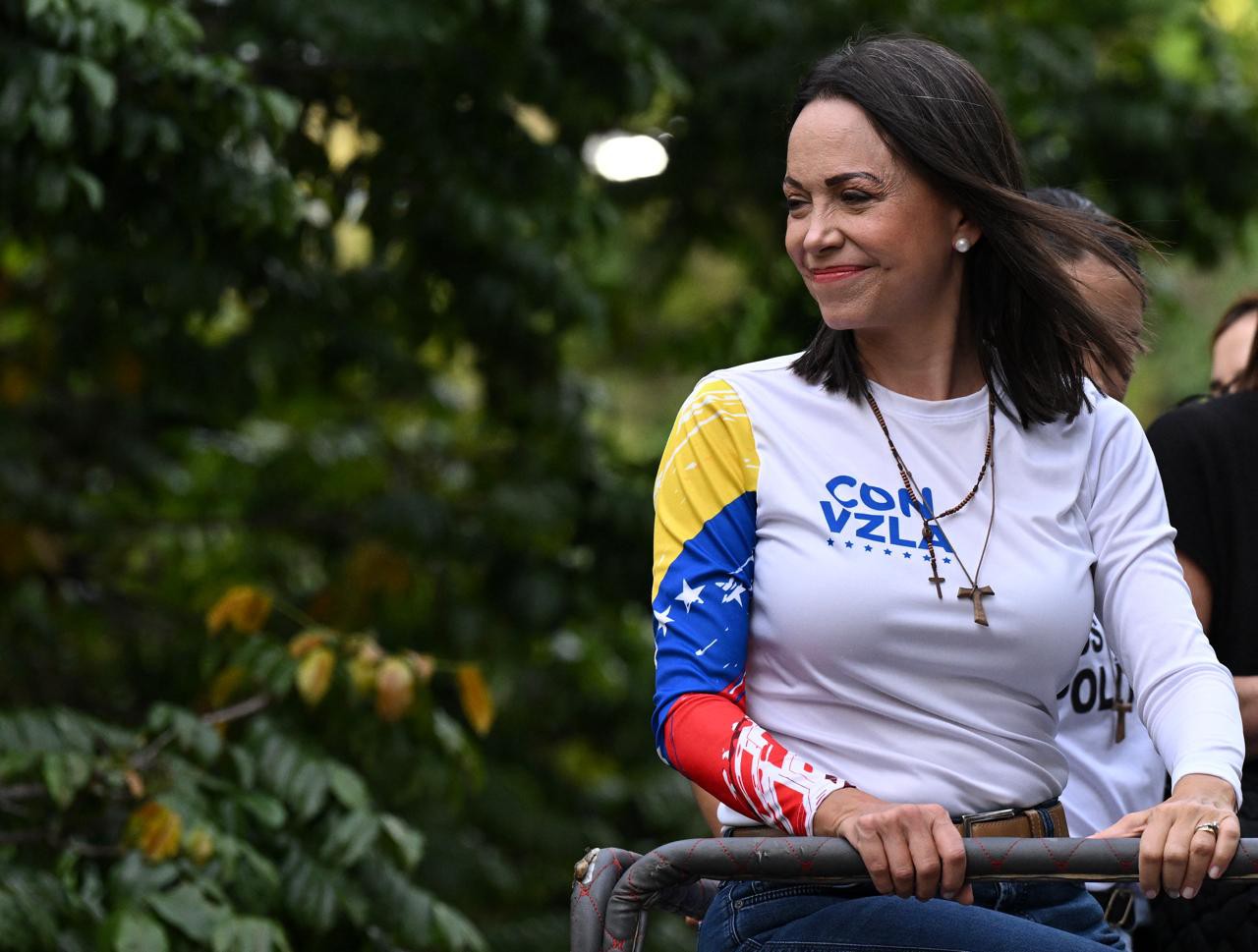 Corina lidera a oposição na Venezuela, mas não pôde concorrer às eleições