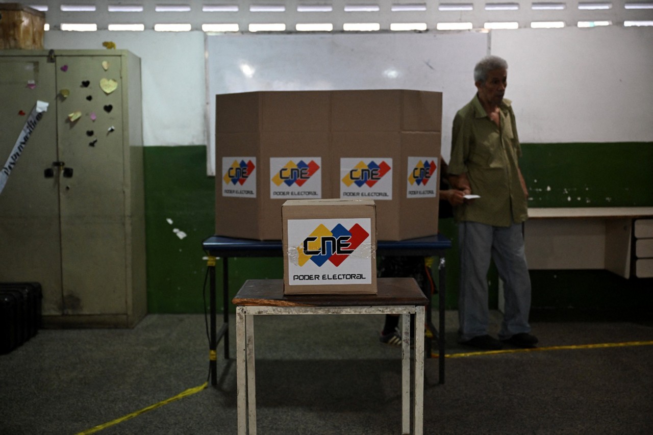 Venezuelanos foram às urnas neste domingo, 28, em uma eleição presidencial tensa e crucial, que irá determinar o rompimento ou a continuidade do chavismo, no poder há 25 anos