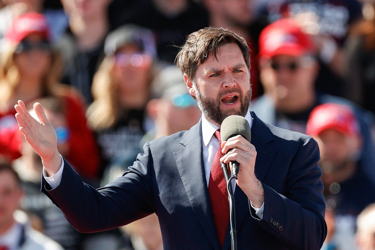JD Vance foi escolhido por Trump para ser vice na chapa 