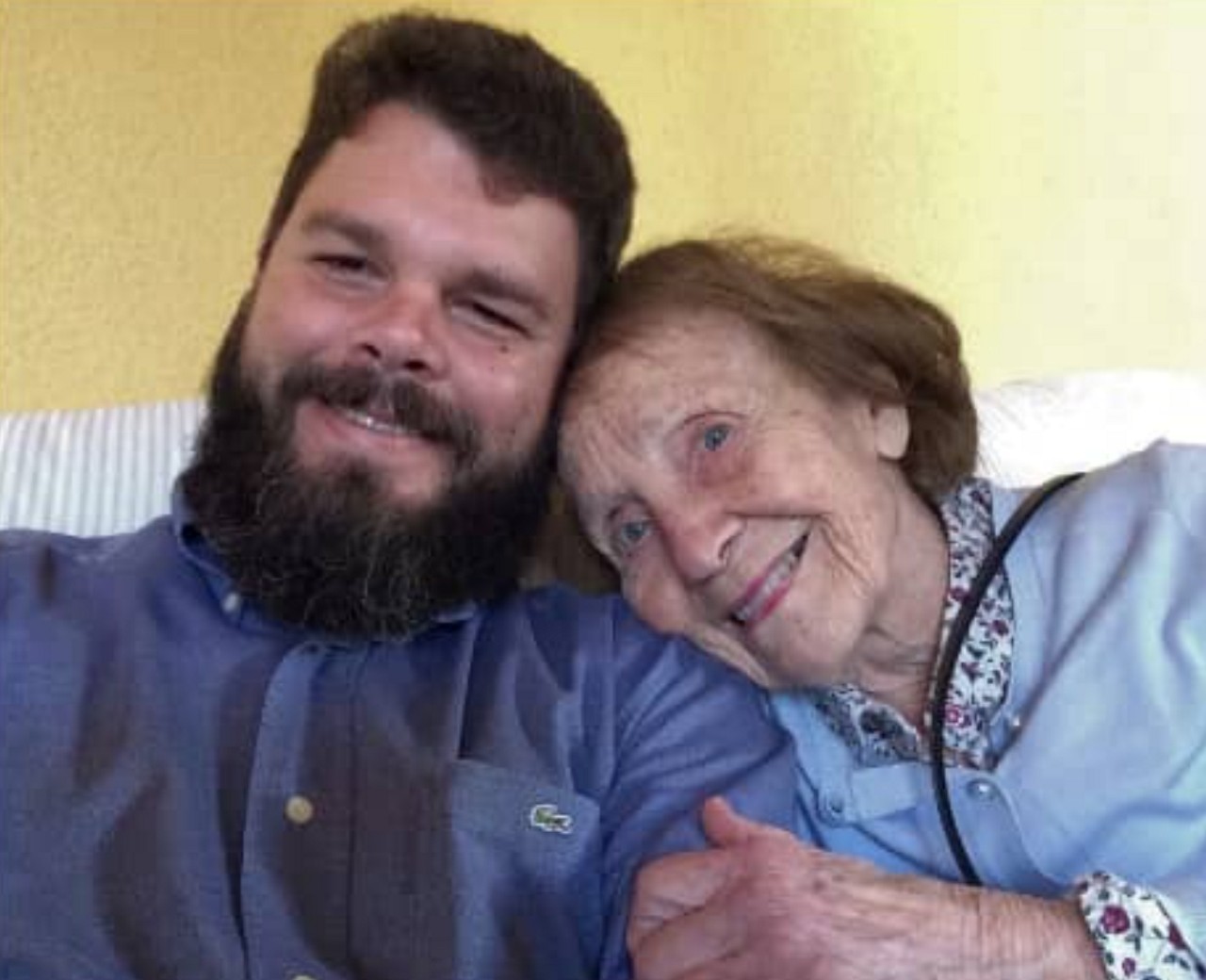 Mirta Díaz-Balart com o neto, Fidel Antonio Castro Smirnov,