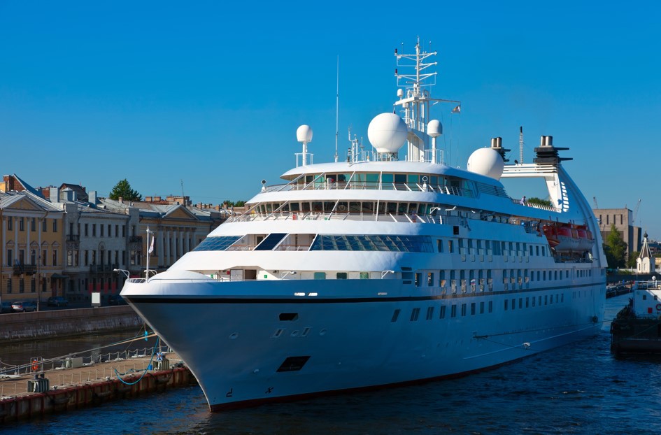 Navios de cruzeiro são destinados para viagens confortáveis ao redor do mundo