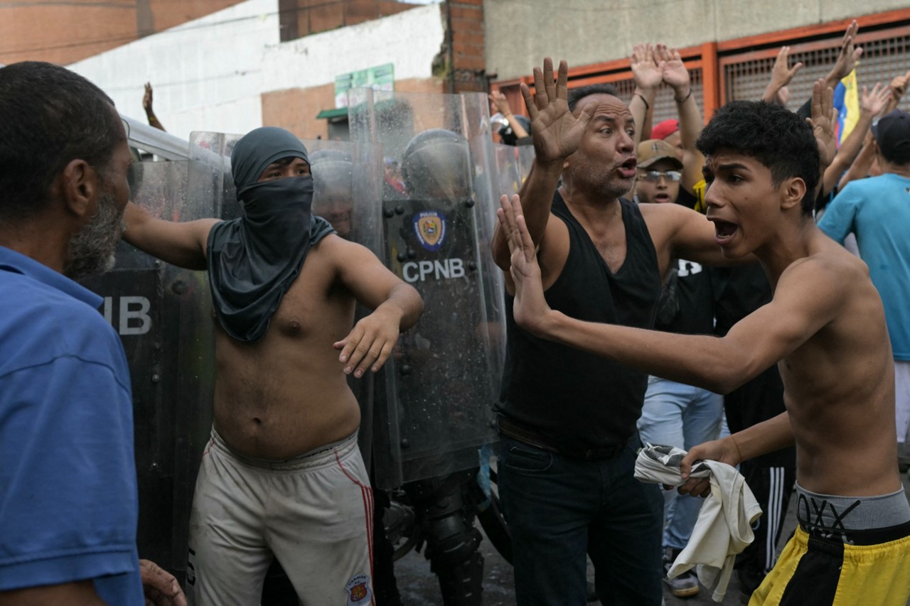 Protestos na Venezuela acontecem desde a segunda-feira (29)