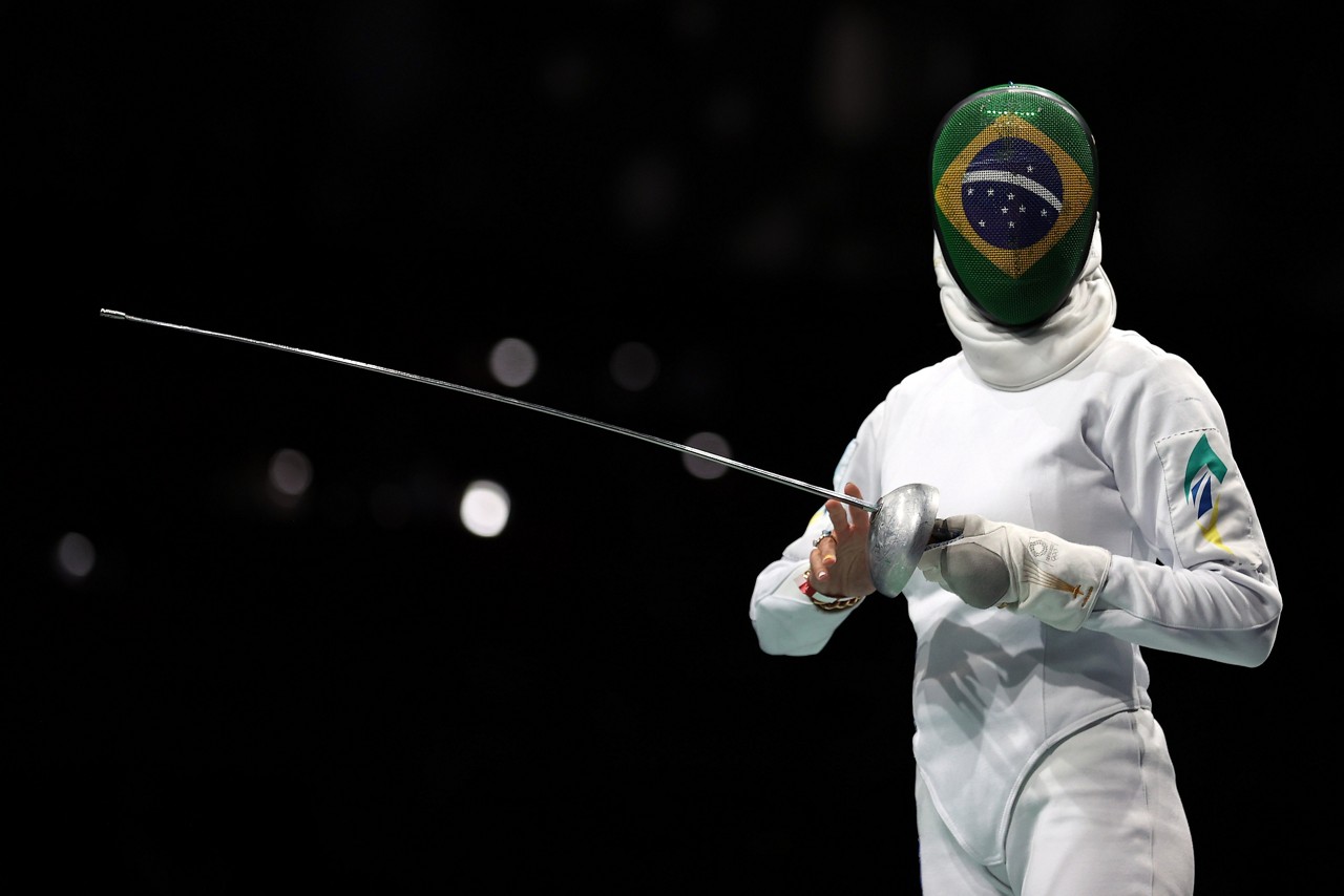 Nathalie Moellhausen passa mal na esgrima, volta a competir, mas é eliminada