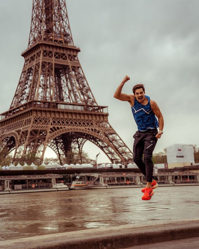 Nicolas Prattes, ator da Globo, vai correr na Maratona de Paris-2024