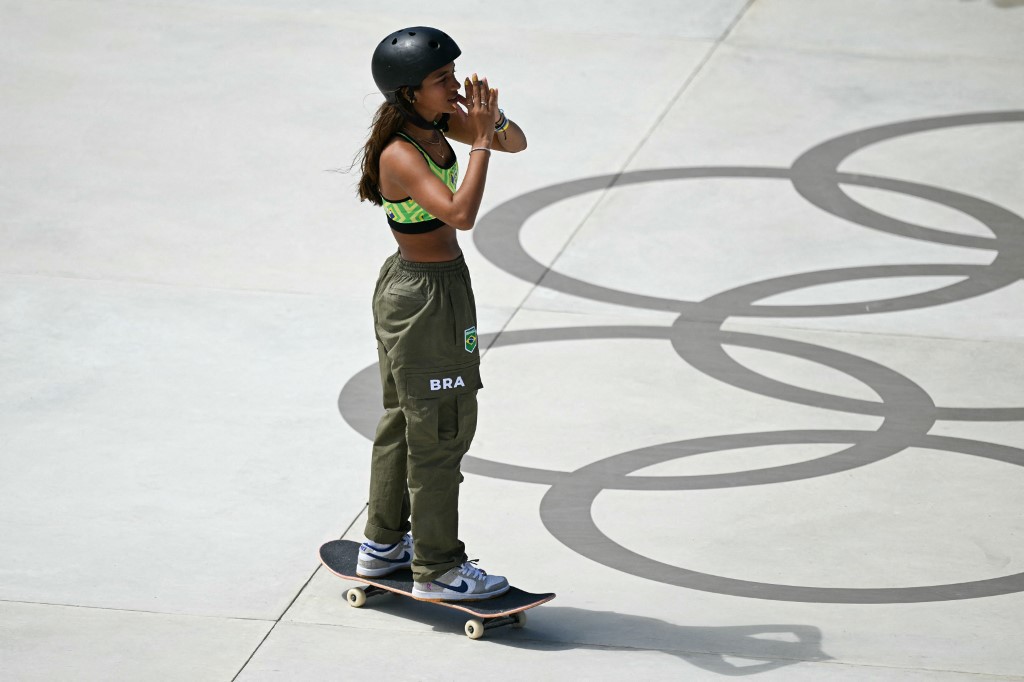 Brasileira Rayssa Leal durante sua participação na prova de skate street nos Jogos de Paris 2024