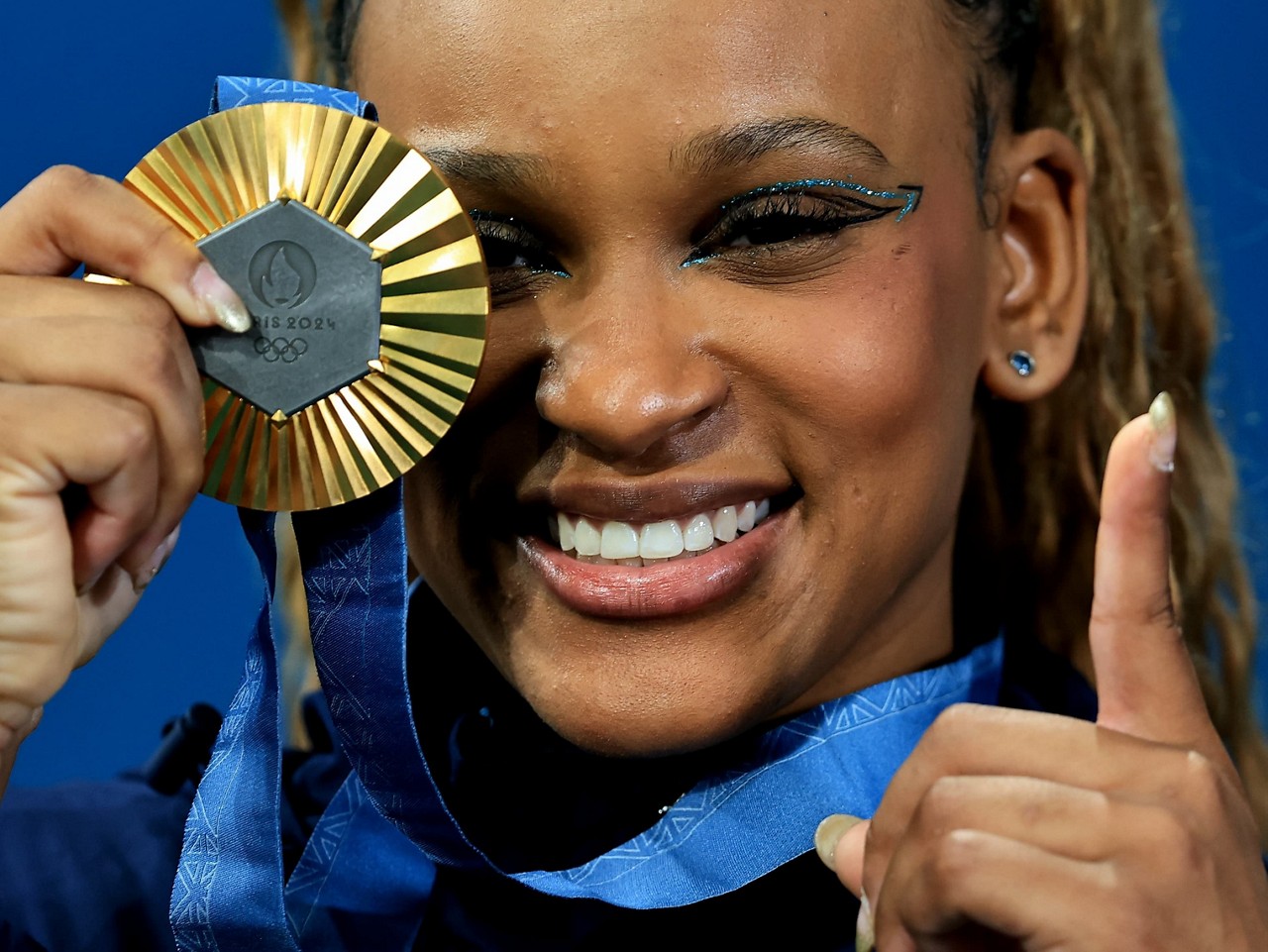 Rebeca Andrade superou crise de ansiedade e lesões para se tornar maior  atleta do Brasil | O Tempo