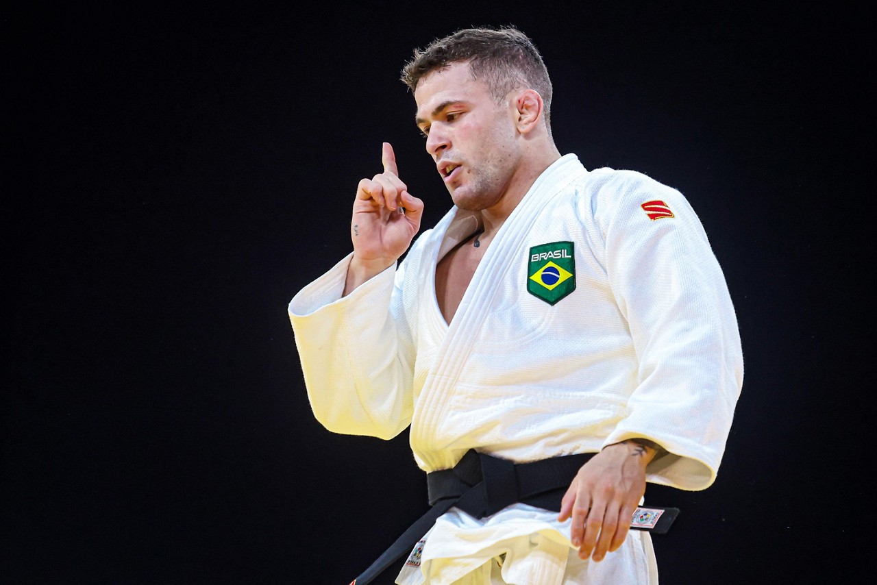 Lima disputa a semifinal na categoria até 66kg neste domingo 