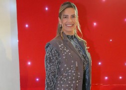 Para esquecer o futebol brasileiro, Amanda Pamplona