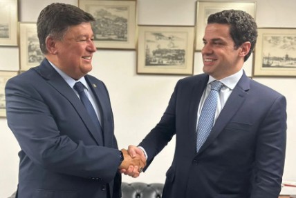 Minas Gerais terá um novo senador: Castellar Neto. Ele assumirá a vaga de Carlos Viana (Podemos), que se licenciará do cargo em função das eleições municipais