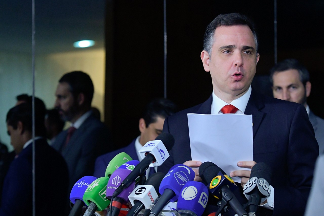Presidente do Senado Federal, senador Rodrigo Pacheco (PSD-MG), concede entrevista coletiva e fala sobre o plano de renegociação das dívidas dos Estados, elaborado pelo Senado, com mudanças em relação à proposta apresentada pelo governo por meio do programa Juros por Educação.

Foto: Geraldo Magela/Agência Senado