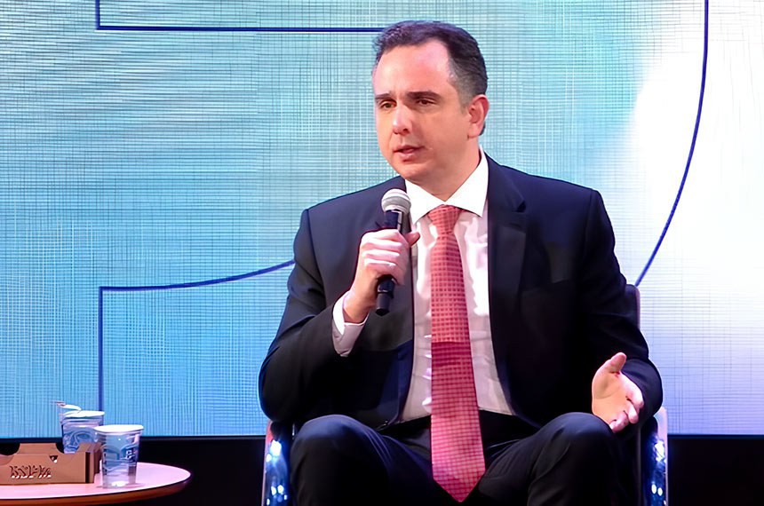 O presidente do Senado, Rodrigo Pacheco, durante congresso da Abraji