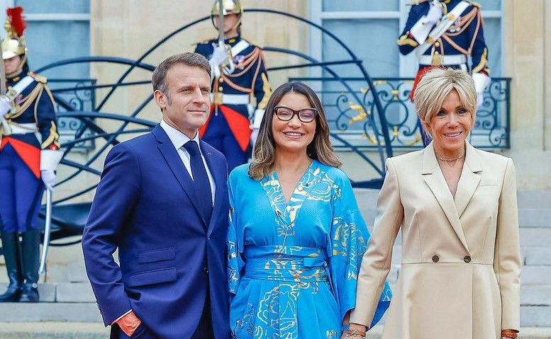 A primeira-dama, Rosângela da Silva, a Janja, foi recebida por Emmanuel Macron e a primeira-dama da França, Brigitte

