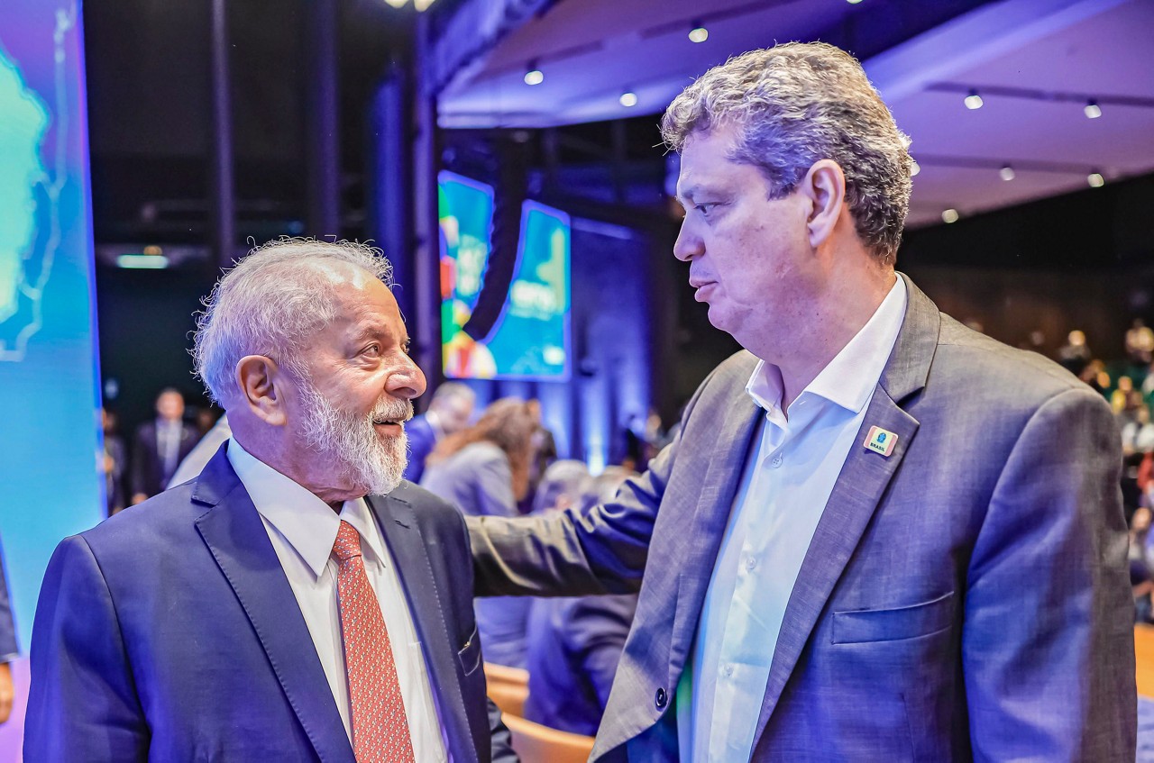 O presidente Luiz Inácio Lula da Silva (PT) e o ministro-chefe da Secretaria-Geral da Presidência, Márcio Macêdo.